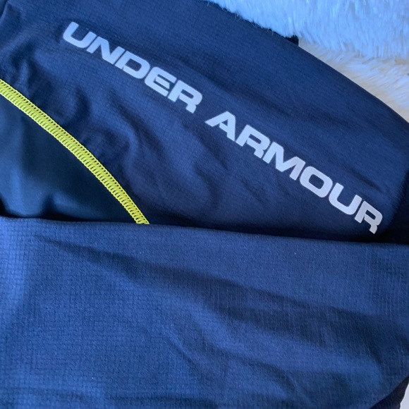 BNWT Men’s Under Armour navy blue w/ yellow stitching compression long sleeve. - Picture 5 of 8